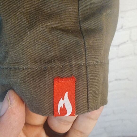 Men's Fuel flat front shorts, size 38 - Picture 2 of 5